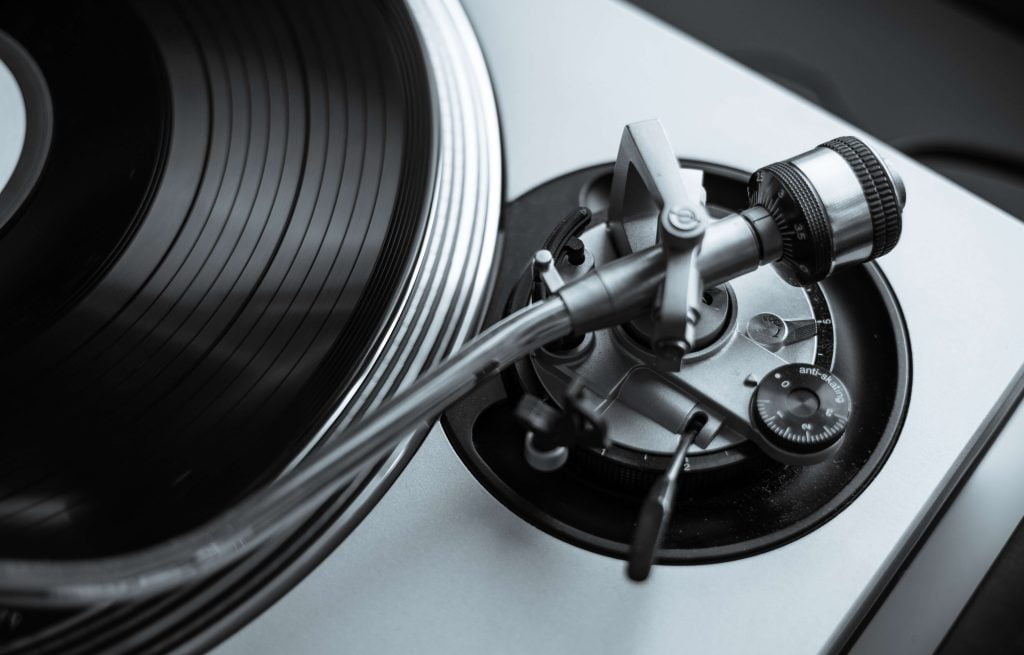 Selective focus on the tonearm of a turntable.